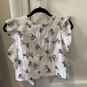 JOA white flower open back cropped shirt